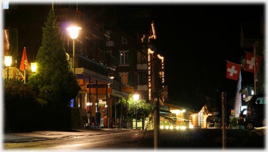 Lauterbrunnen by night Foto: Patrik Mattsson © 2007